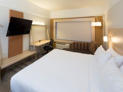 Holiday Express & By Ihg Hotel